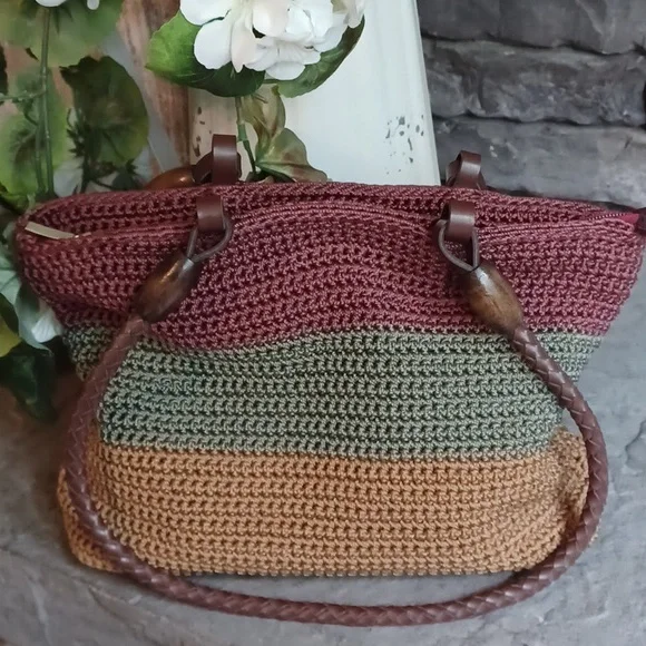 👜 Beautifully Crocheted Handbag - Picture 2 of 5